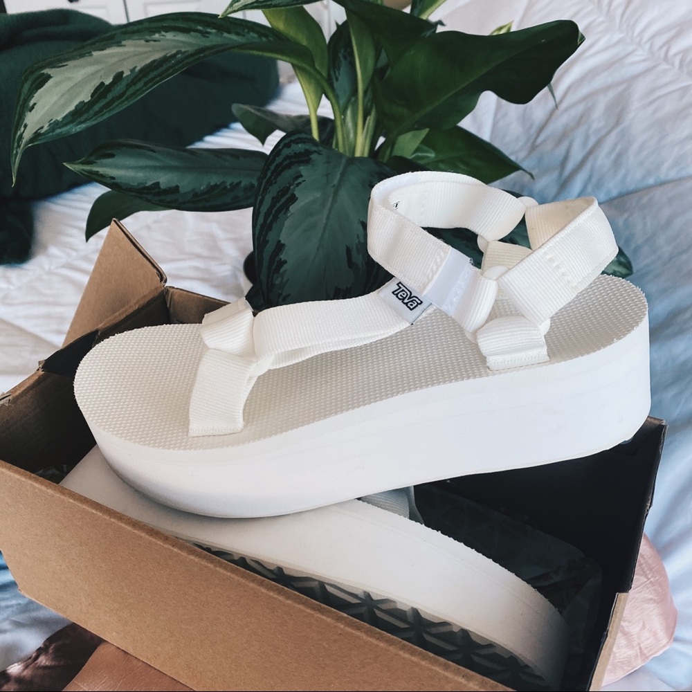 NEW White Teva Flatform Universal Platform Sandals